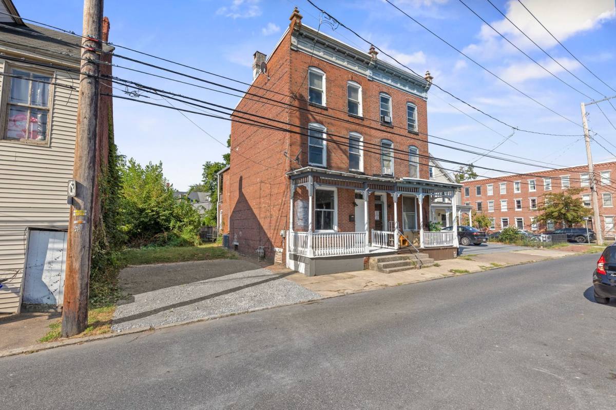 House for rent at 1330 Susquehanna St, Harrisburg, PA 17102