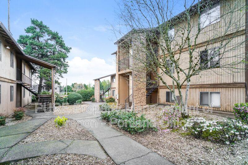 Apartment for rent at 14206 NE Sandy Blvd #L-08, Portland, OR 97230