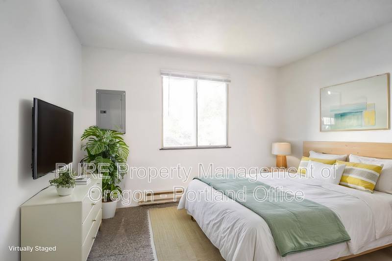 Apartment for rent at 14206 NE Sandy Blvd #L-08, Portland, OR 97230