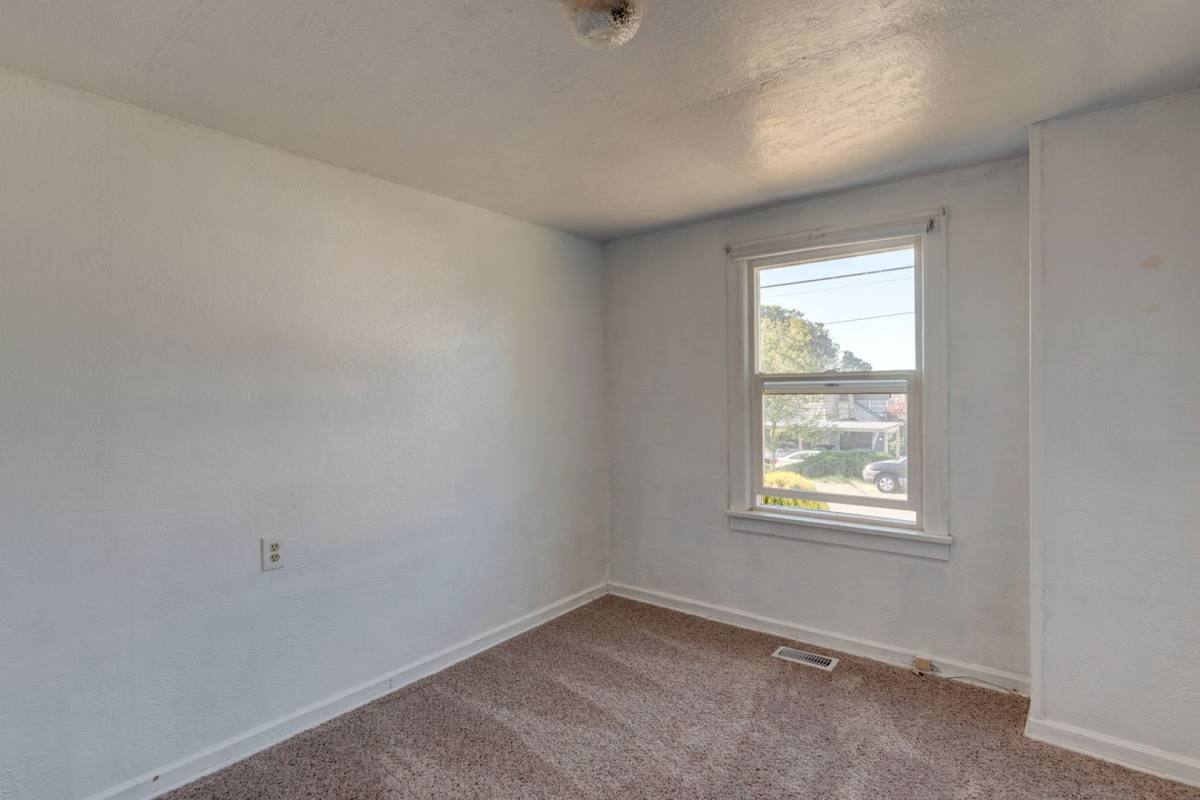 House for rent at 1190 SE 9th Ave, Oak Harbor, WA 98277