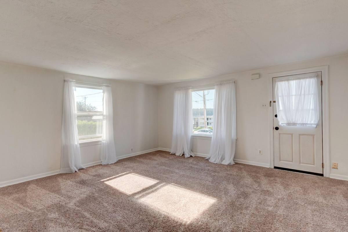 House for rent at 1190 SE 9th Ave, Oak Harbor, WA 98277