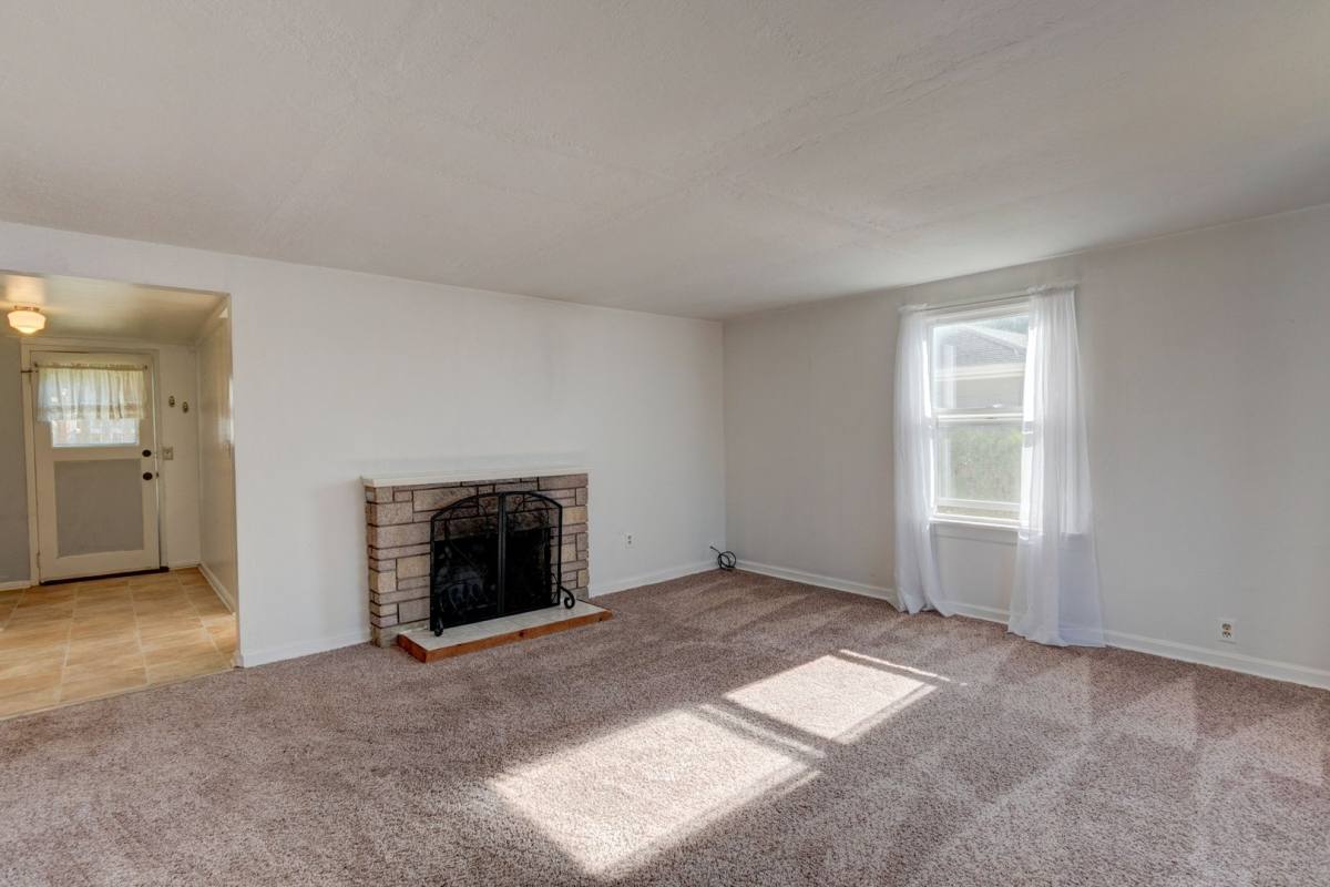 House for rent at 1190 SE 9th Ave, Oak Harbor, WA 98277