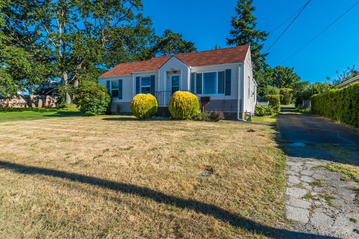 House for rent at 1190 SE 9th Ave, Oak Harbor, WA 98277