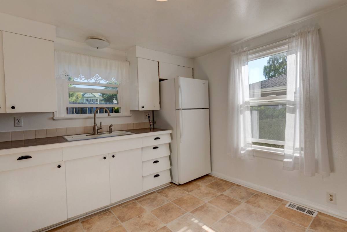 House for rent at 1190 SE 9th Ave, Oak Harbor, WA 98277