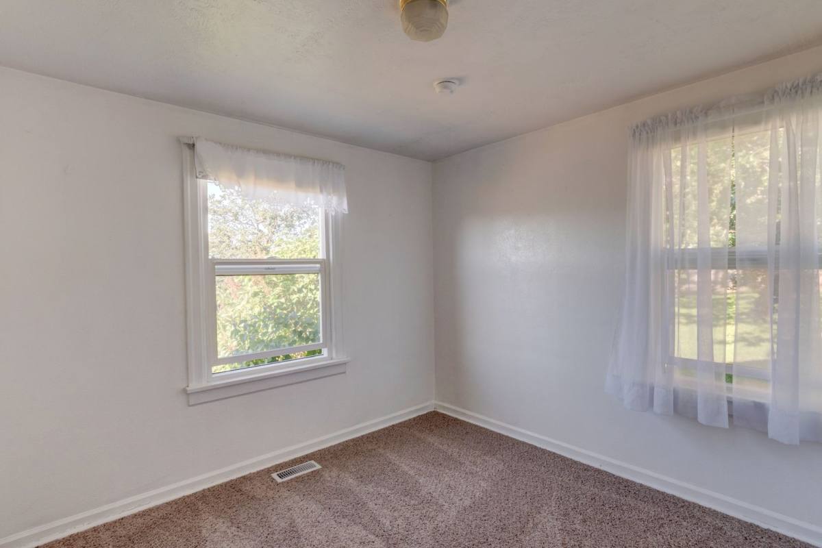 House for rent at 1190 SE 9th Ave, Oak Harbor, WA 98277