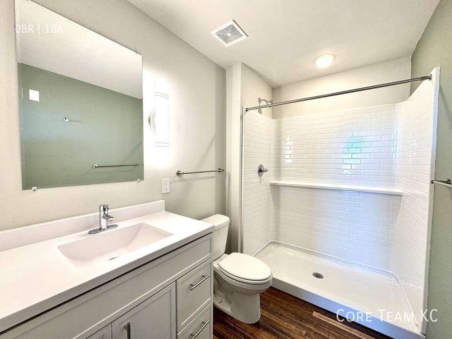Apartment for rent at 802 Broadway Blvd, Kansas City, MO 64105