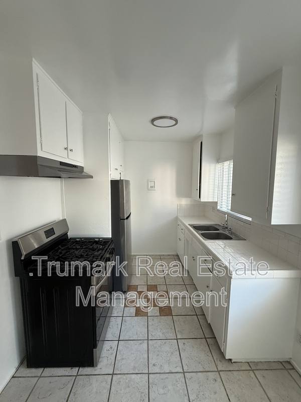 Apartment for rent at 110 N Cedar St #16, Glendale, CA 91206