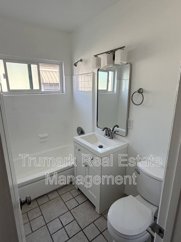 Apartment for rent at 110 N Cedar St #16, Glendale, CA 91206