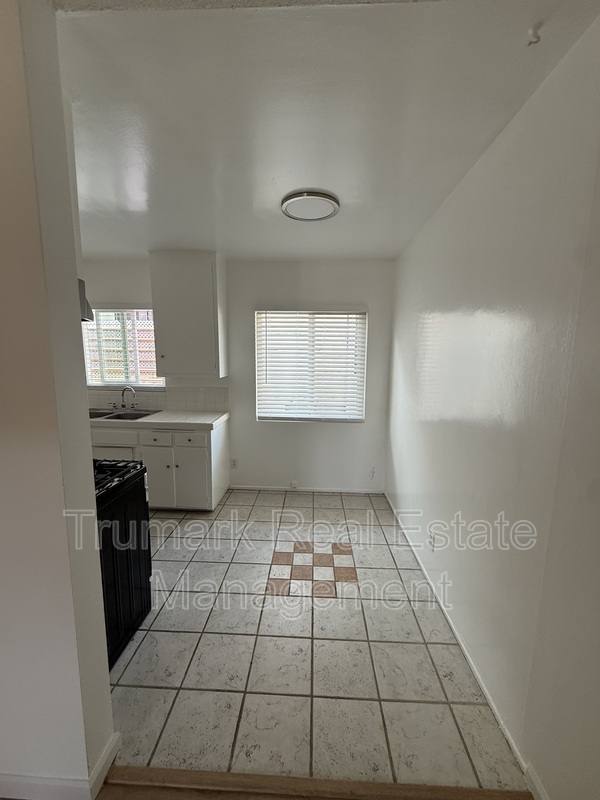 Apartment for rent at 110 N Cedar St #16, Glendale, CA 91206