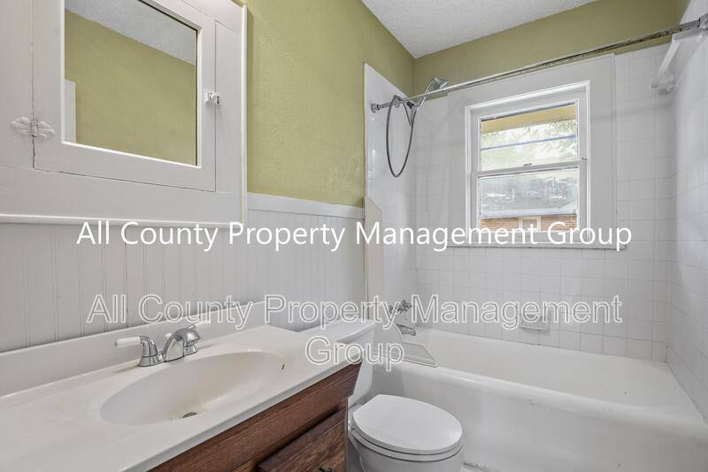 House for rent at 2625 S University Dr Front, Fort Worth, TX 76109
