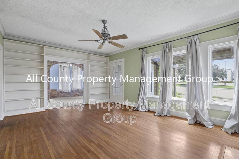 House for rent at 2625 S University Dr Front, Fort Worth, TX 76109