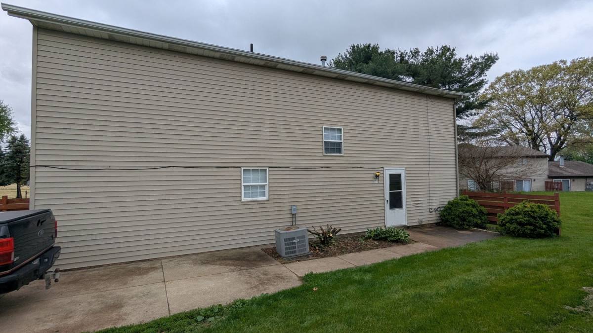 Apartment for rent at 871 Kerns Dr NE, Bolivar, OH 44612