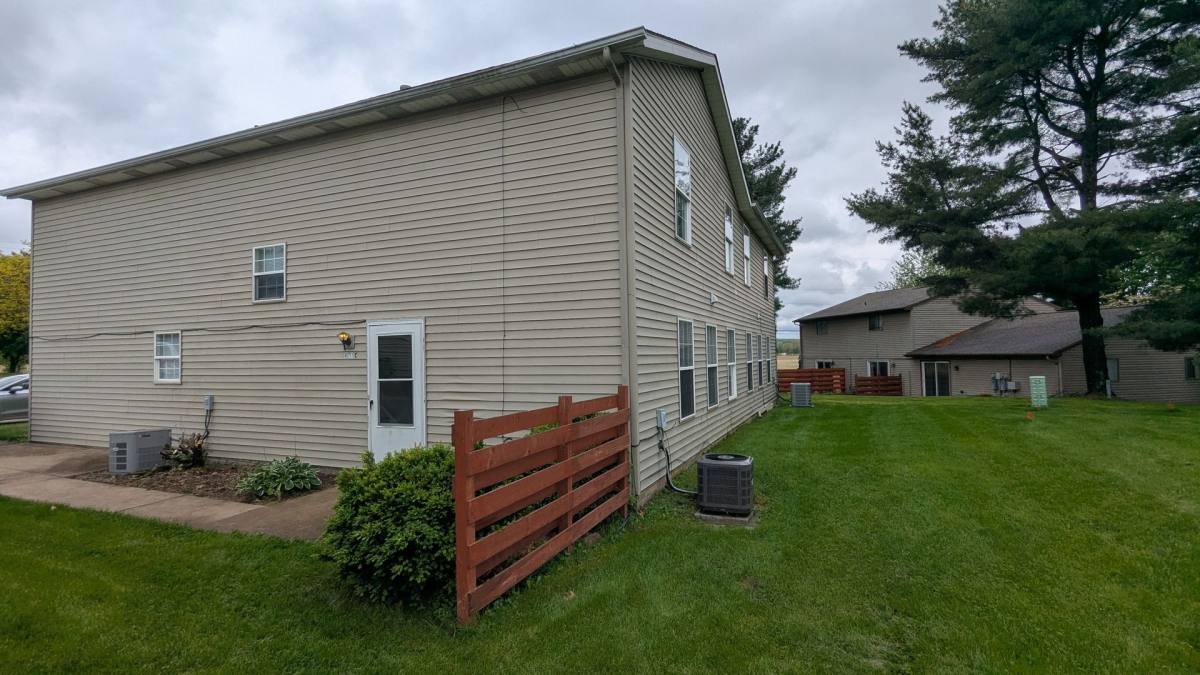 Apartment for rent at 871 Kerns Dr NE, Bolivar, OH 44612