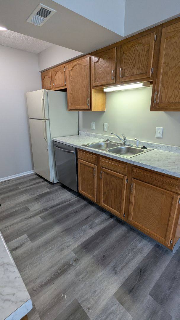 Apartment for rent at 871 Kerns Dr NE, Bolivar, OH 44612