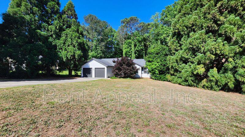 House for rent at 7847 Sugarland Dr, Jonesboro, GA 30236