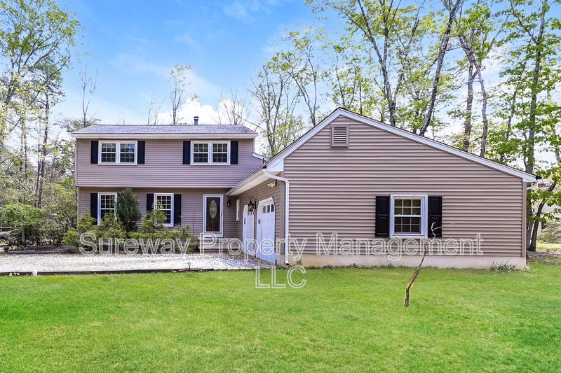 House for rent at 44 Red Oak Dr, Vincentown, NJ 08088