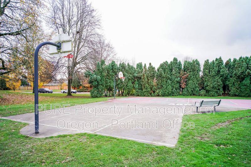 Apartment for rent at 14134 NE Sandy Blvd #D-08, Portland, OR 97230