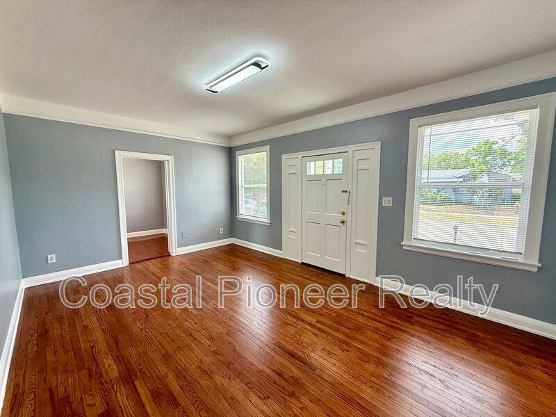 House for rent at 2323 W N B St, Tampa, FL 33609