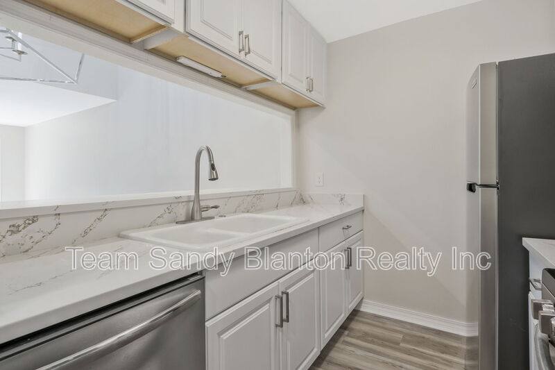 Townhouse for rent at 4221 Brookside Dr, Pensacola, FL 32503