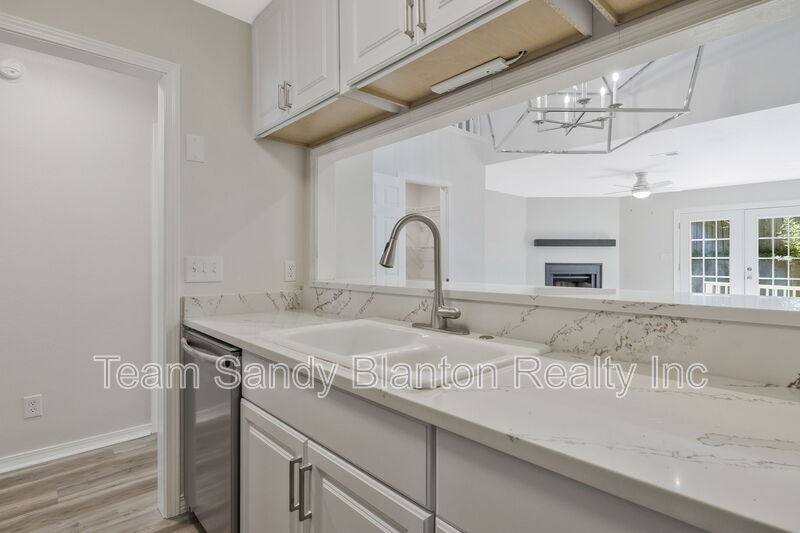 Townhouse for rent at 4221 Brookside Dr, Pensacola, FL 32503