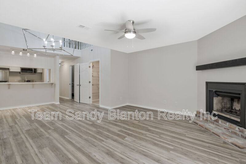 Townhouse for rent at 4221 Brookside Dr, Pensacola, FL 32503