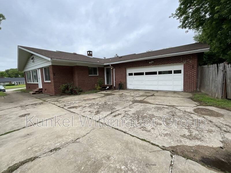 House for rent at 7911 W Main St, Belleville, IL 62223