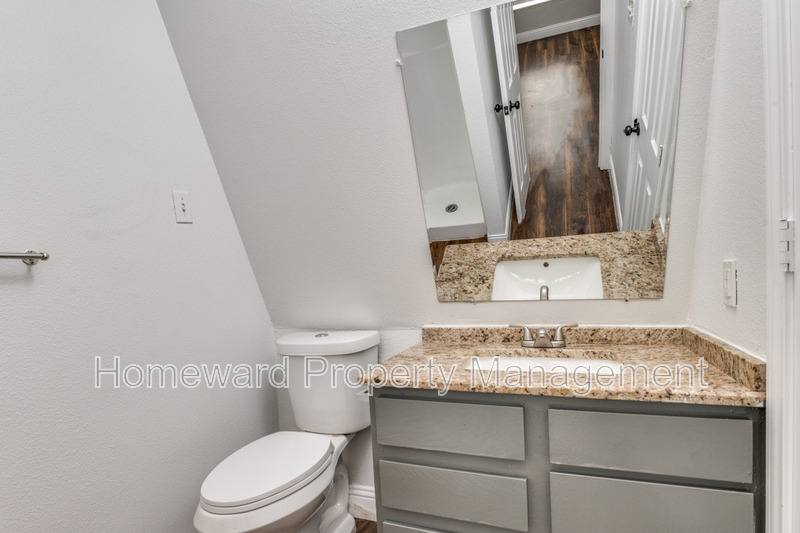 Apartment for rent at 809 E Pioneer Dr, Irving, TX 75061