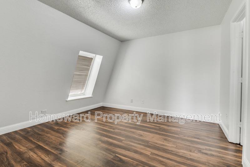 Apartment for rent at 809 E Pioneer Dr, Irving, TX 75061