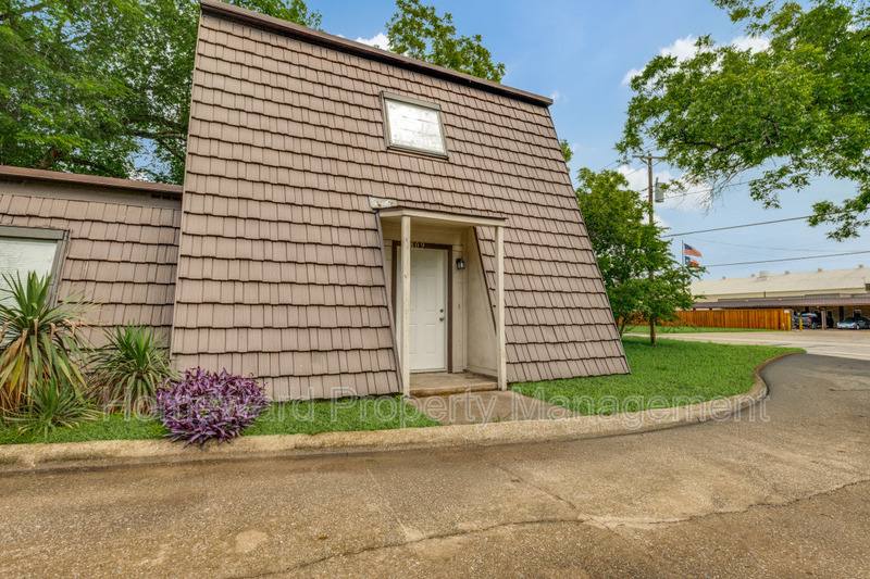 Apartment for rent at 809 E Pioneer Dr, Irving, TX 75061