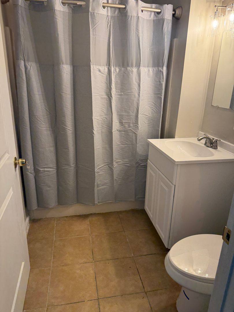 Apartment for rent at 3527 Lynhaven Dr, Greensboro, NC 27406