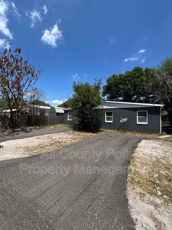 Apartment for rent at 3020 Galaxy Lane, Lakeland, FL 33801