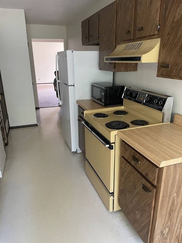 Apartment for rent at 512 Breezy Point Dr #3, Clinton, IA 52732