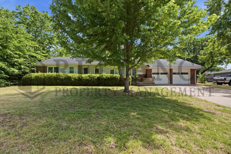 House for rent at 321 SE 10th St, Newton, KS 67114