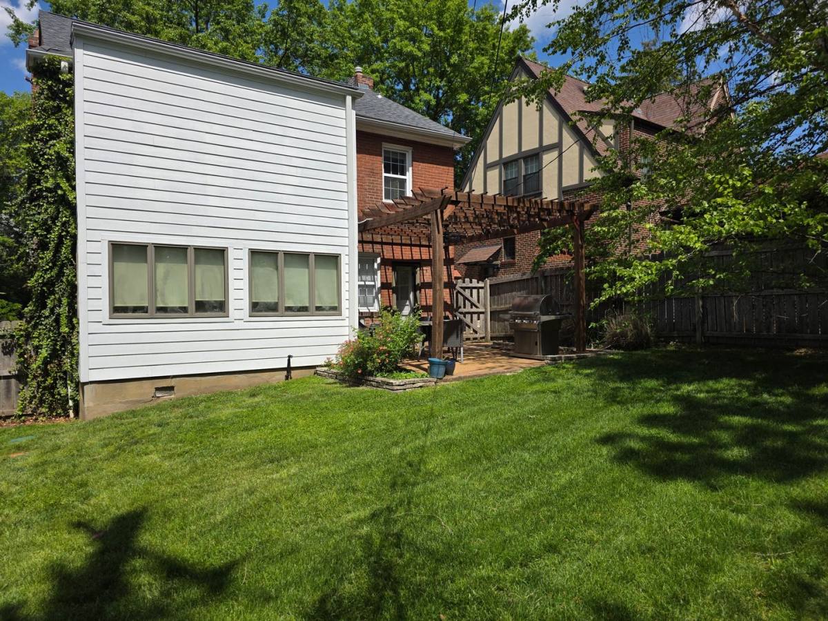 House for rent at 7264 Northmoor Dr, Saint Louis, MO 63105