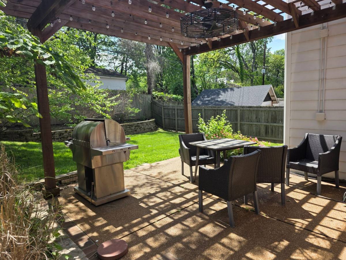 House for rent at 7264 Northmoor Dr, Saint Louis, MO 63105