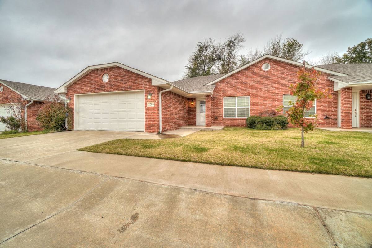 Townhouse for rent at 1701 W Macarthur, Shawnee, OK 74804
