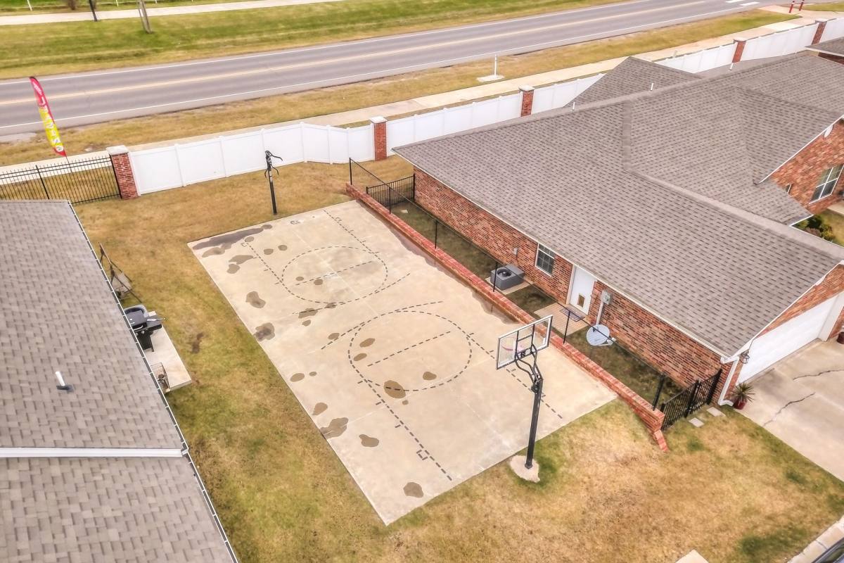 Townhouse for rent at 1701 W Macarthur, Shawnee, OK 74804