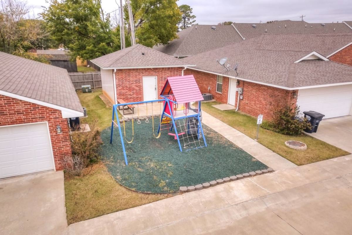 Townhouse for rent at 1701 W Macarthur, Shawnee, OK 74804