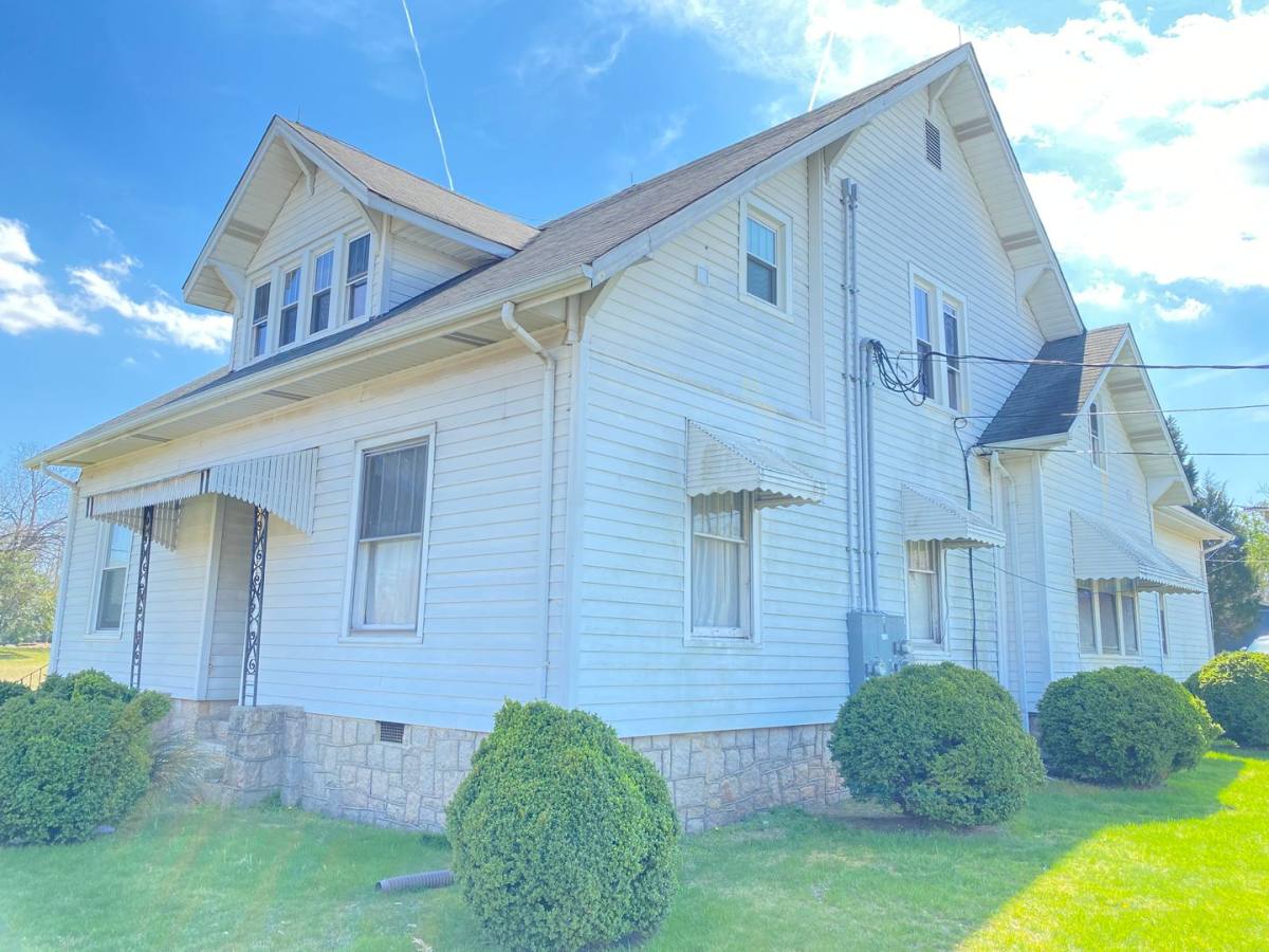 Apartment for rent at 215 W Rice St, Landis, NC 28088