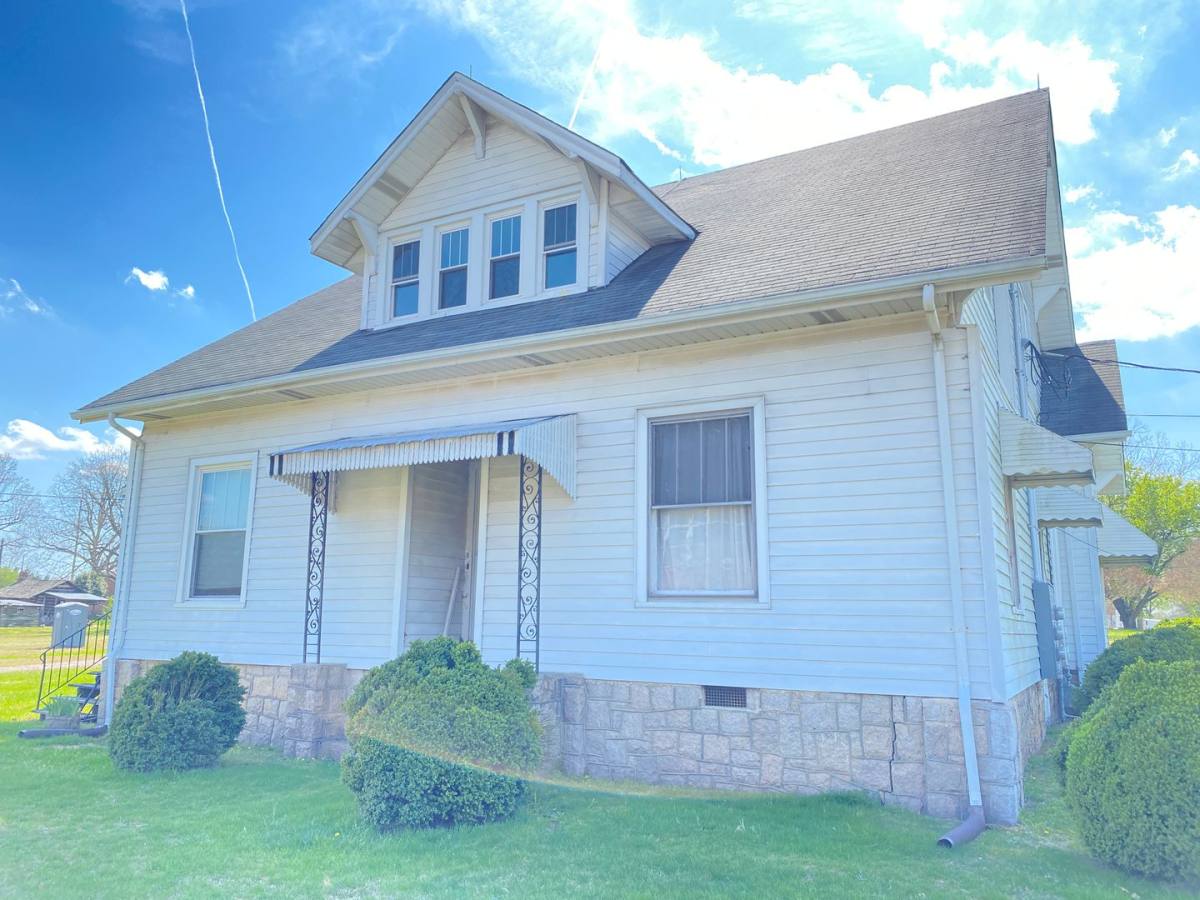 Apartment for rent at 215 W Rice St, Landis, NC 28088