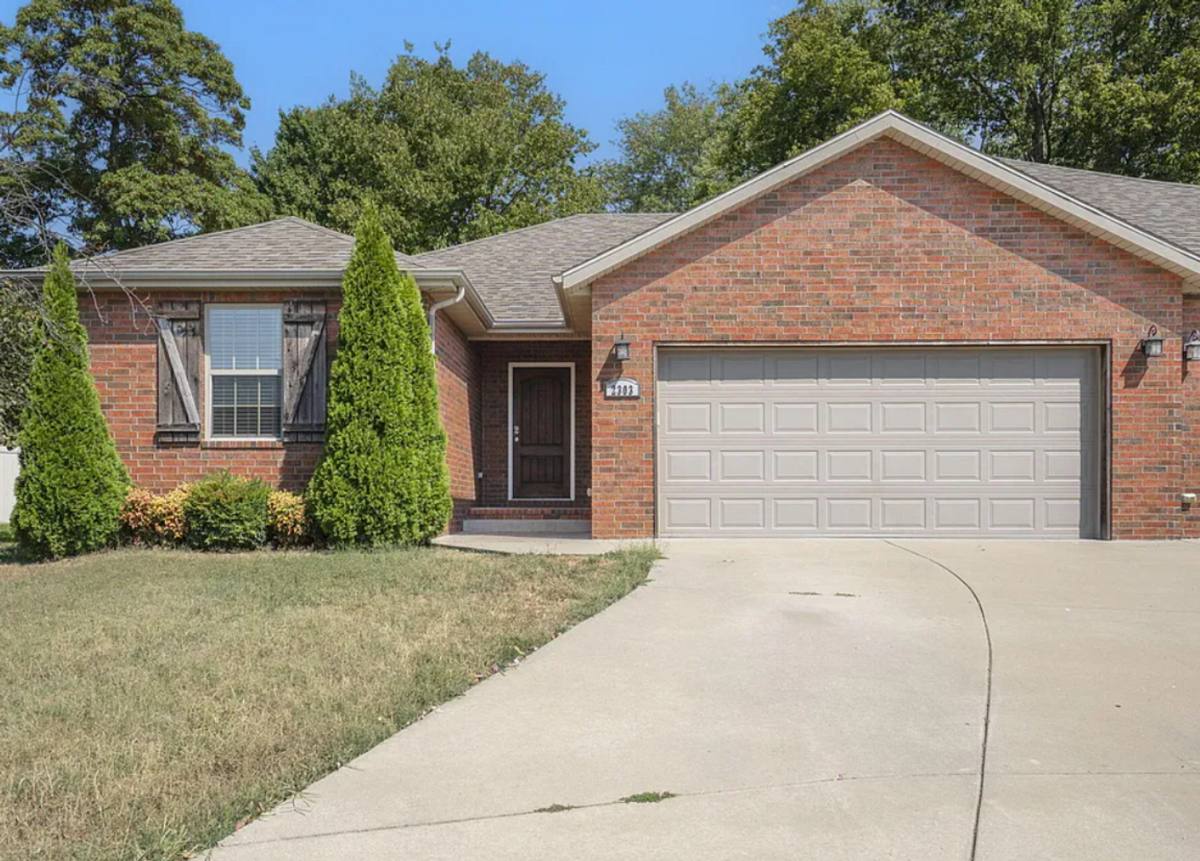 House for rent at 2303 W Bridlewood Trail, Ozark, MO 65721