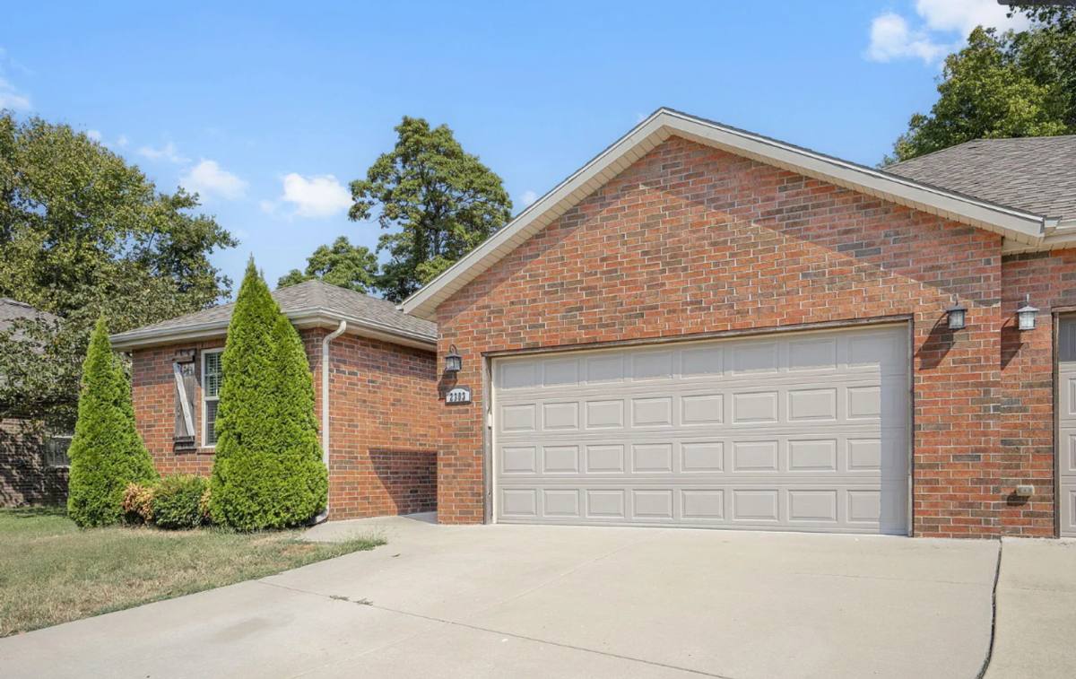 House for rent at 2303 W Bridlewood Trail, Ozark, MO 65721