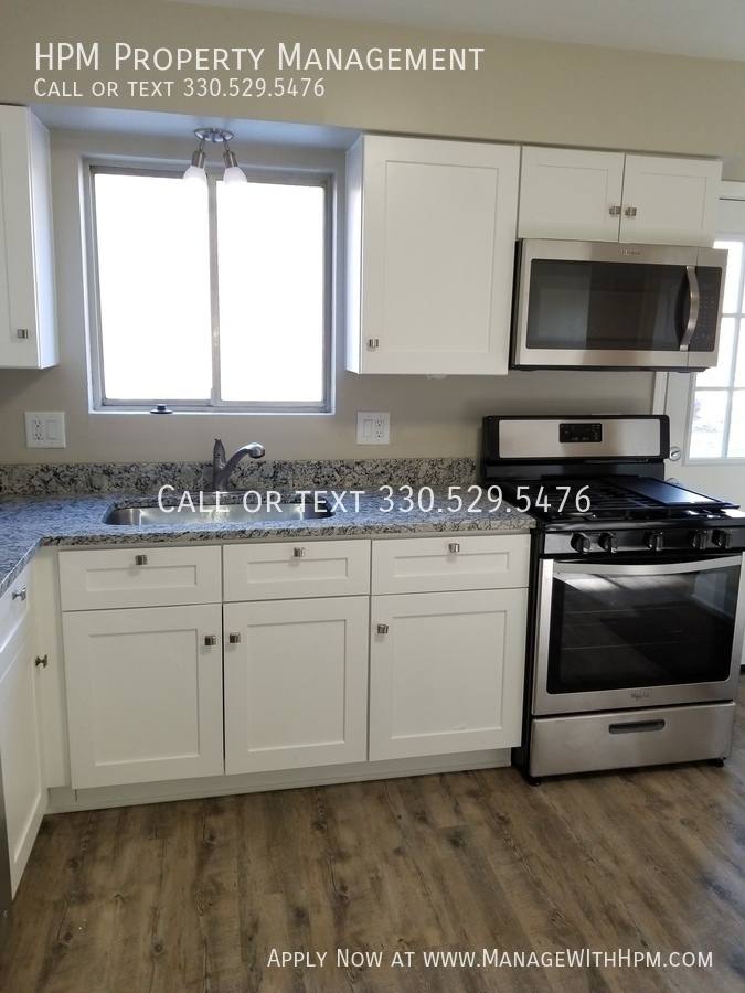 Townhouse for rent at 72 S Thomas Rd #12, Tallmadge, OH 44278