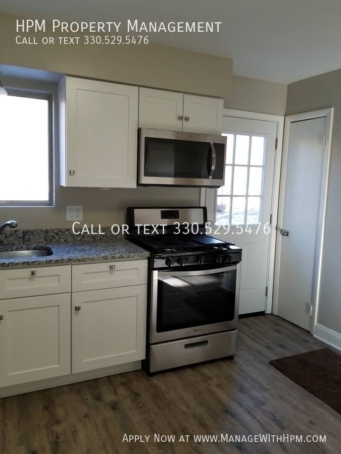 Townhouse for rent at 72 S Thomas Rd #12, Tallmadge, OH 44278