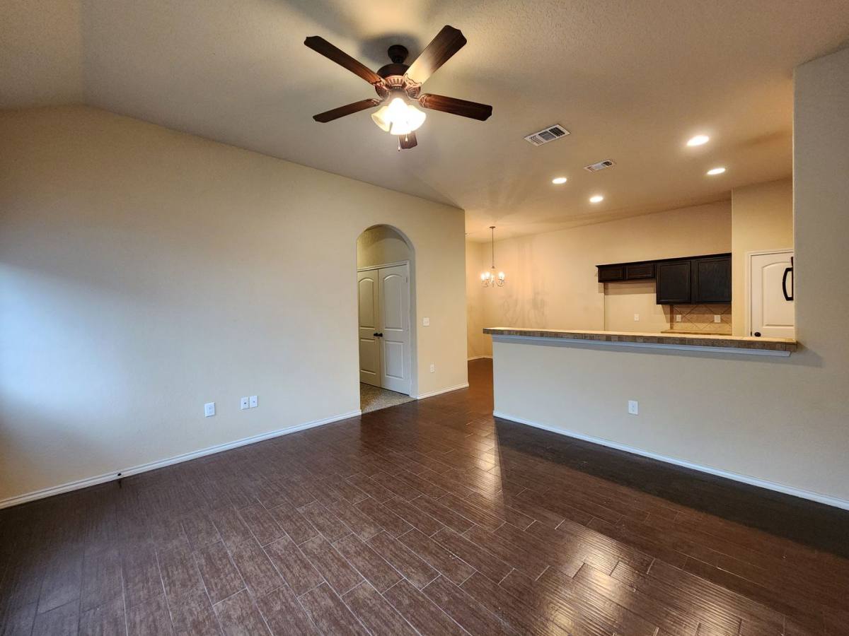 House for rent at 712 Creekside Circle, New Braunfels, TX 78130