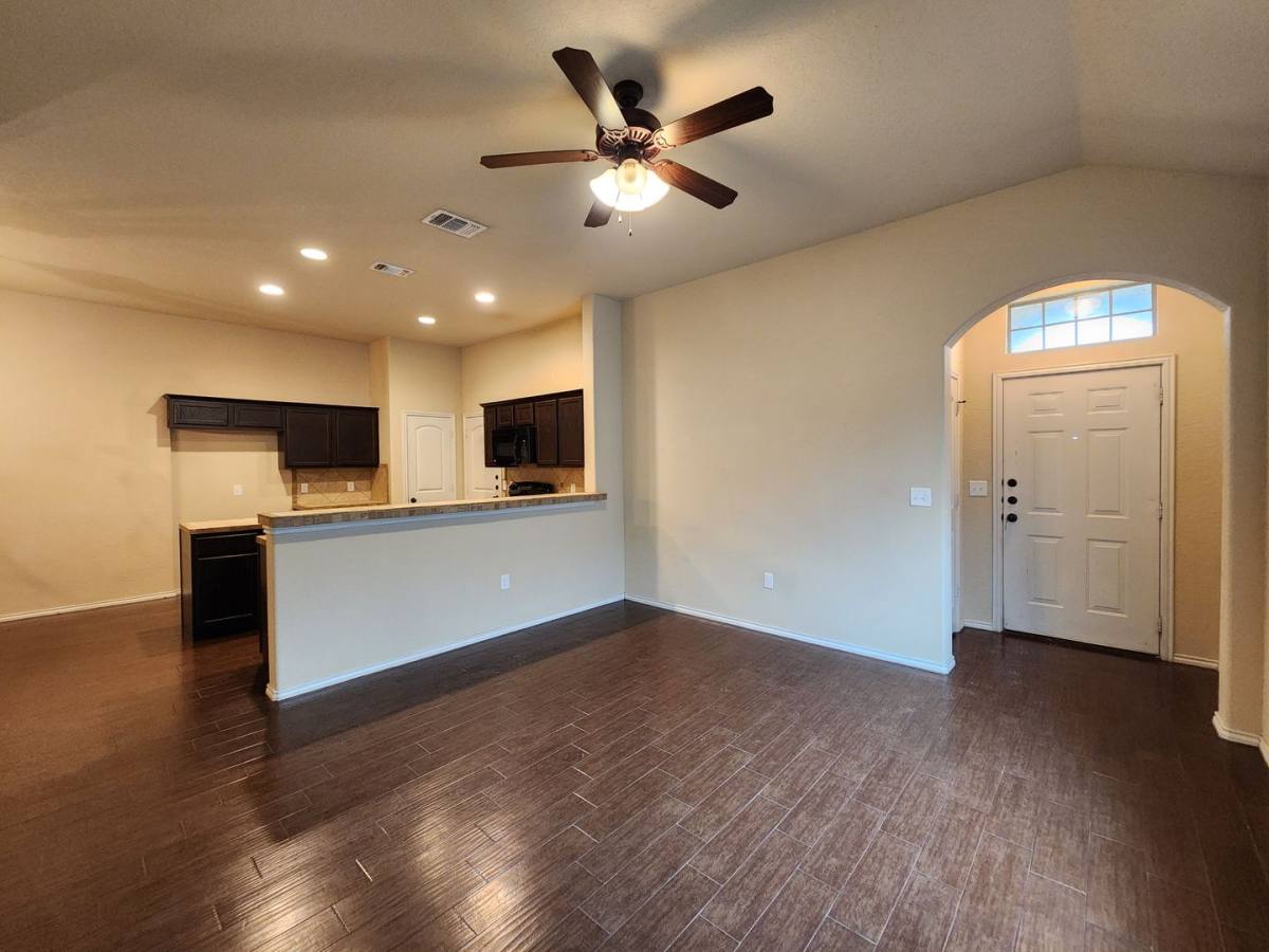 House for rent at 712 Creekside Circle, New Braunfels, TX 78130