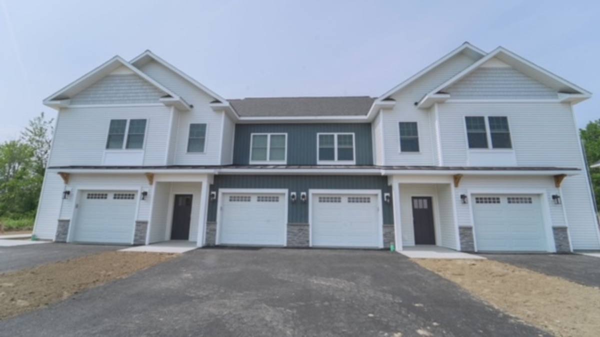 Townhouse for rent at 2 Mystic Lane, Glenmont, NY 12077