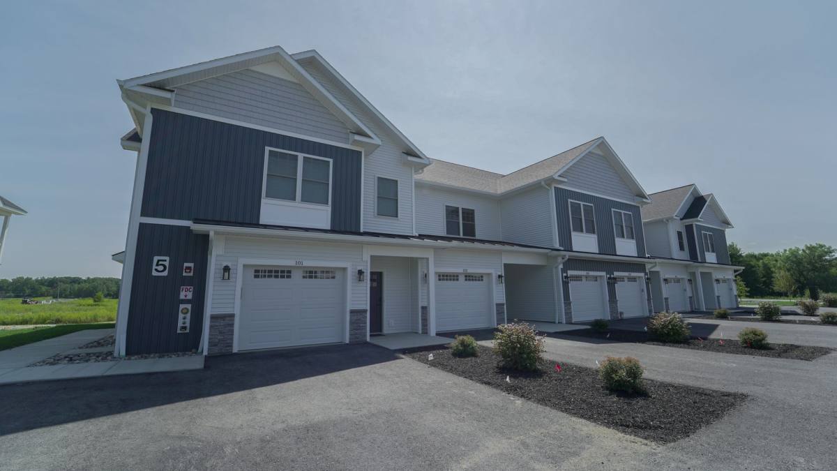Townhouse for rent at 2 Mystic Lane, Glenmont, NY 12077