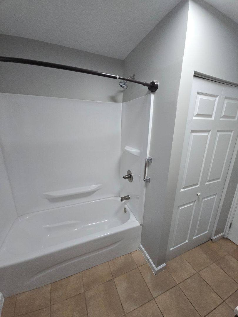 Apartment for rent at 104 Skyline Dr, Harriman, TN 37748
