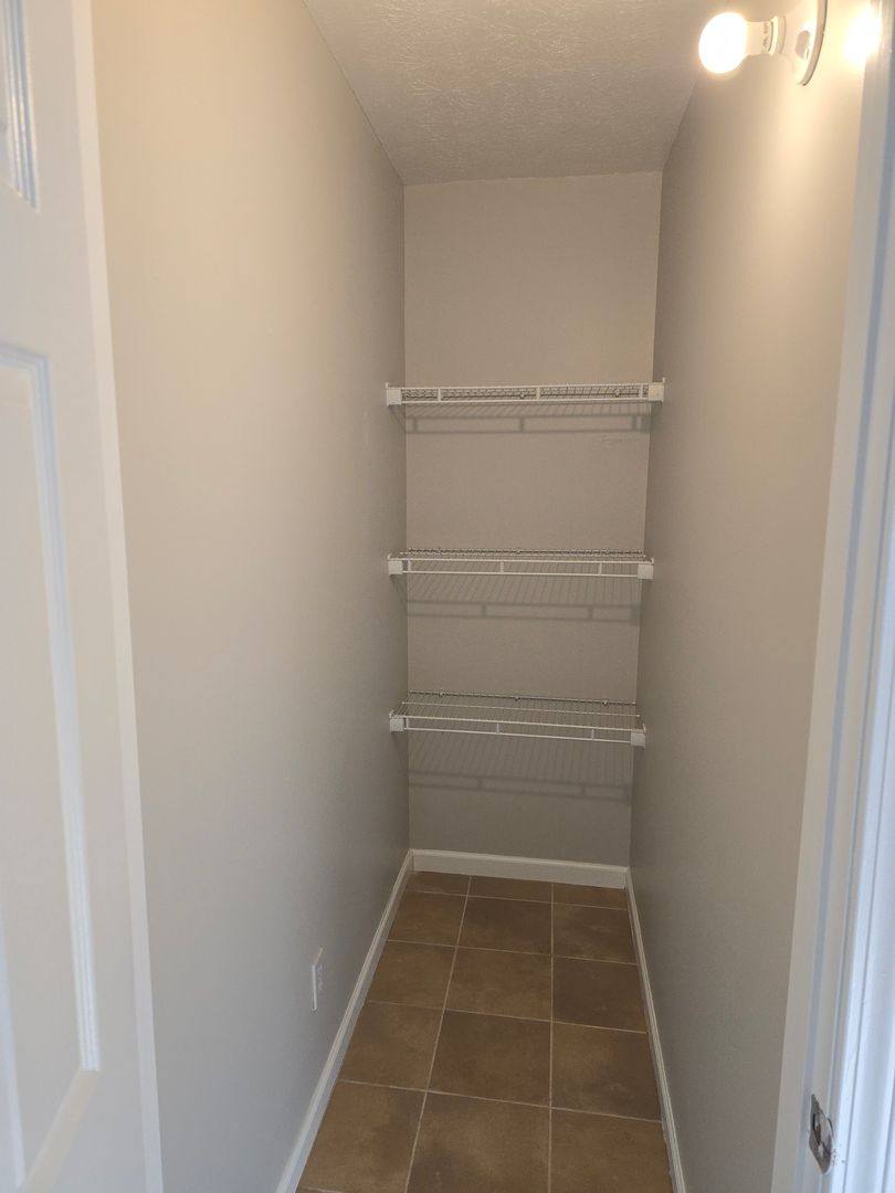 Apartment for rent at 104 Skyline Dr, Harriman, TN 37748